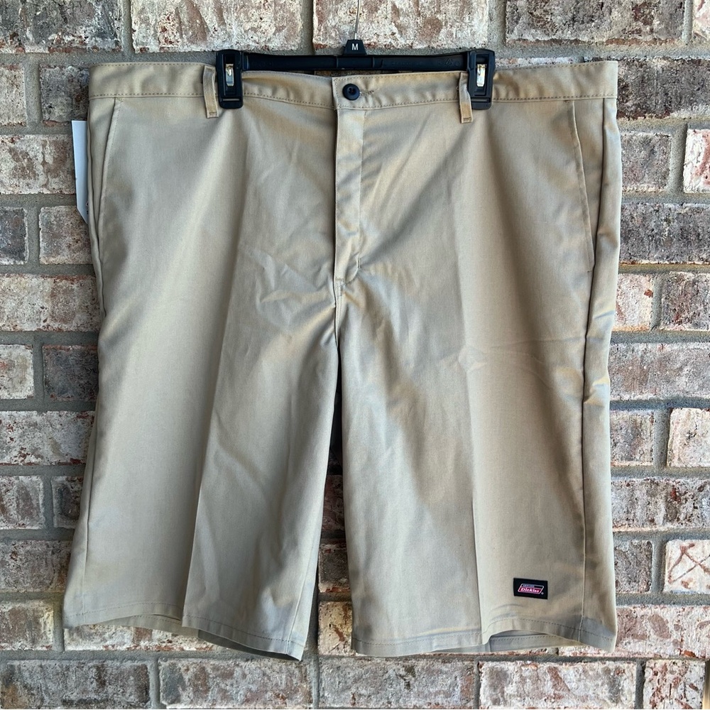 🍒💣 Dickies flex style khaki shorts